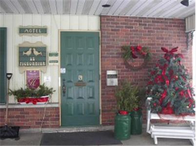 Auberge - Motel Le Pigeonnier Farnham Esterno foto